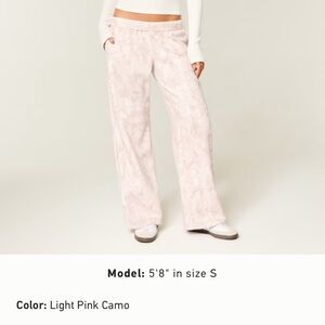 Hollister Logo Graphic Pink Camo Wide-Leg Sweatpants